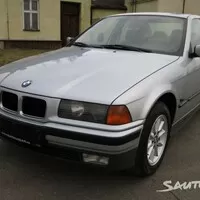 Autíčkář na lovu: Zábavný sedan za pár babek