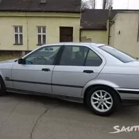 Autíčkář na lovu: Zábavný sedan za pár babek
