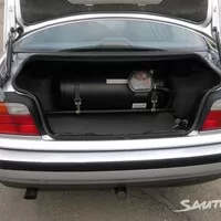 Autíčkář na lovu: Zábavný sedan za pár babek