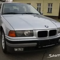 Autíčkář na lovu: Zábavný sedan za pár babek