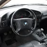 Autíčkář na lovu: Zábavný sedan za pár babek