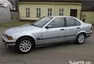 Autíčkář na lovu: Zábavný sedan za pár babek