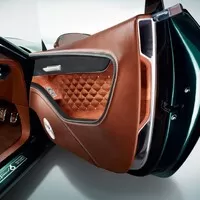 První vlaštovky ze Ženevy: Bentley pro dva, vysmátý Passat a dieselelektrické Audi