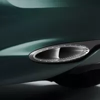 První vlaštovky ze Ženevy: Bentley pro dva, vysmátý Passat a dieselelektrické Audi