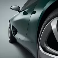 První vlaštovky ze Ženevy: Bentley pro dva, vysmátý Passat a dieselelektrické Audi