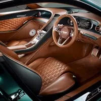 První vlaštovky ze Ženevy: Bentley pro dva, vysmátý Passat a dieselelektrické Audi
