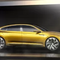 První vlaštovky ze Ženevy: Bentley pro dva, vysmátý Passat a dieselelektrické Audi