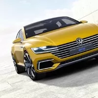 První vlaštovky ze Ženevy: Bentley pro dva, vysmátý Passat a dieselelektrické Audi