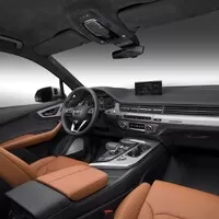 První vlaštovky ze Ženevy: Bentley pro dva, vysmátý Passat a dieselelektrické Audi