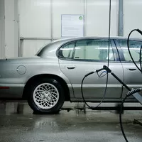 Chrysler LHS: Sedan chudého motoristy se představuje!
