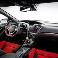 Autíčkářův týden: O Fordu, Hondě, Nordschleife a hothatchích.