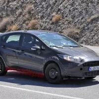 Další Fiesta spatřena při testování. Přijde RS?