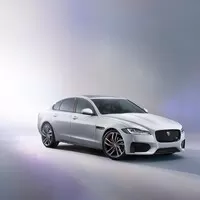 Jaguar XF jede po lanech!