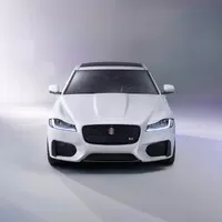 Jaguar XF jede po lanech!