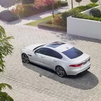 Jaguar XF jede po lanech!