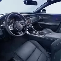Jaguar XF jede po lanech!