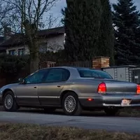 Chrysler LHS: O životě s levným sedanem a racionalitě v automobilovém průmyslu