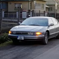 Chrysler LHS: O životě s levným sedanem a racionalitě v automobilovém průmyslu