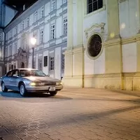 Chrysler LHS: O životě s levným sedanem a racionalitě v automobilovém průmyslu