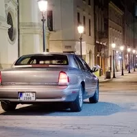 Chrysler LHS: O životě s levným sedanem a racionalitě v automobilovém průmyslu