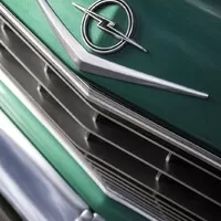 CEO Opelu má vkus - jezdí osmiválcovým Diplomatem Coupe