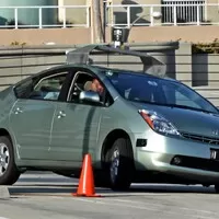 Tvář autonomních vozů je Prius s laserovou výbavou na střeše.