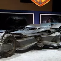 Autíčkářův týden: Raketové štěně, chytré Land Rovery a možná přijde i Batman
