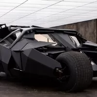 Autíčkářův týden: Raketové štěně, chytré Land Rovery a možná přijde i Batman