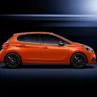 Faceliftovaná 208 přináší hrubé laky a hladký HDM automat