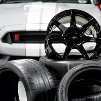 Ford Mustang 350R bude prvním sériovým autem s karbonovými koly