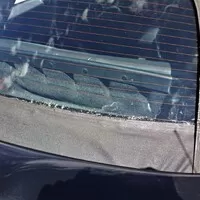 Vzhledem ke smršťování vinylu je nutné smířit se s občasným faldíkem.