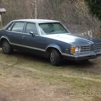 Pontiac oproti full-size bratříčkům vypadá skoro jako kompakt...