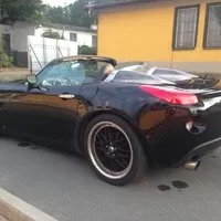 Pontiac Solstice GXP: Kapesní Corvette nebo Miata s koulema?