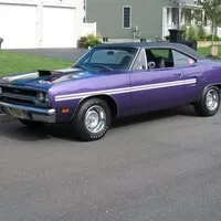 Dodge zachvátí švestkové šílenství, legendární barva se vrací