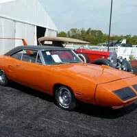 Dodge zachvátí švestkové šílenství, legendární barva se vrací