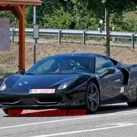 Autíčkářův týden: Modrá krev a autonomní kočárky