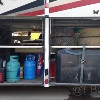 Prostor pro nějaké to nářadí a díly přijde vhod.