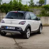 Opel Adam Rocks: Svěží závan v lánech retra