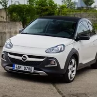 Opel Adam Rocks: Svěží závan v lánech retra