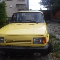 Zakulacené tvary masky dávají tušit, že olej do motorové pily můžete tentokráte nechat doma.