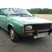 Netradiční vzhled zapuštěných světlometů se jen tak neokouká.