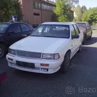 Saratoga je vlastně taková krabice od bot s šestiválcem. A sedačkama... snad.