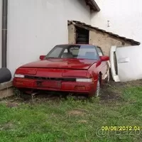 Vyklápěcí světla odkazují na méně luxusní RX-7.