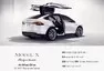 Tesla Model X: Tlustý crossover se sokolími dveřmi a stovkou za 3,2 je konečně tu!