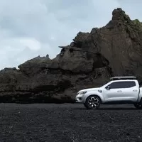 Rozvor náprav, profil karoserie a dlouholeté partnerství Renaultu s Nissanem dávají tušit, že inspirací byla Navara.