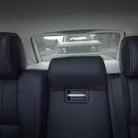Velký přívěs dokáže zcel zakrýt výhled vzad a utajit tak řidiči auto hned za ním.