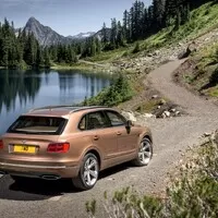 O (ne)smysluplnosti Bentley Bentayga a trendu luxusních SUV