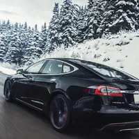 Autíčkářův týden: Tesla lže a Bugatti Veyron je pomalý žabař