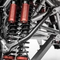Autíčkářův týden: Tesla lže a Bugatti Veyron je pomalý žabař