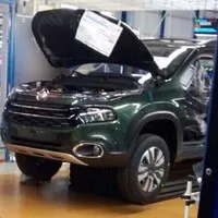 Autíčkářův týden: Svatá trojice na okruhu a nový Fiat za dveřmi